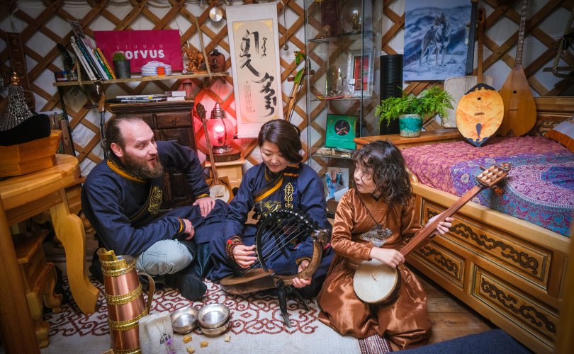"Монгол гэрт амьдрах энгийн хэрнээ тансаг"