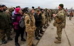 Украины хилийн ойролцоох иргэд болзошгүй аюулд бэлдэж байна