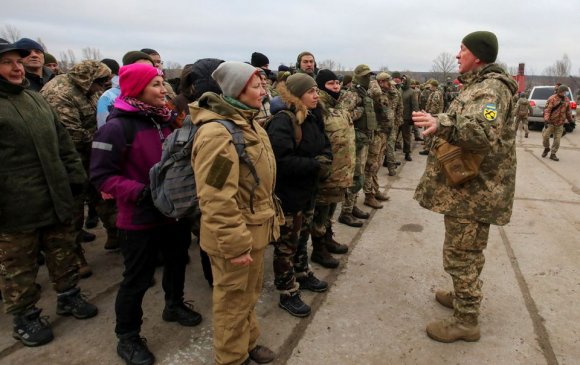 Украины хилийн ойролцоох иргэд болзошгүй аюулд бэлдэж байна