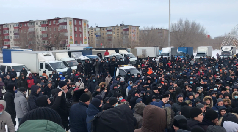 Protests-in-Kazakhstan-in-Aktobe-drivers-broke-the-cordon-800x445