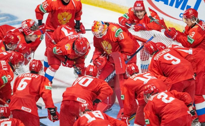 Оросын залуу хоккейчид онгоцонд үймээн дэгдээж хөөгджээ