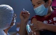 Швед 5-12 насны хүүхдийг вакцинжуулахаас татгалзлаа