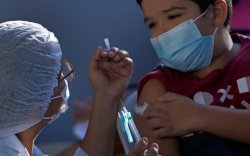 Швед 5-12 насны хүүхдийг вакцинжуулахаас татгалзлаа