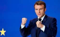 Франц дундаж орлоготой хүмүүсийн татварыг бууруулна