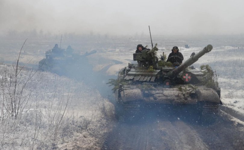 Их Британи танк эсэргүүцэгч пуужингуудаа Украин руу илгээв