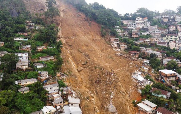 Бразилд хөрсний нуралт болж, 100 гаруй хүн нас барав
