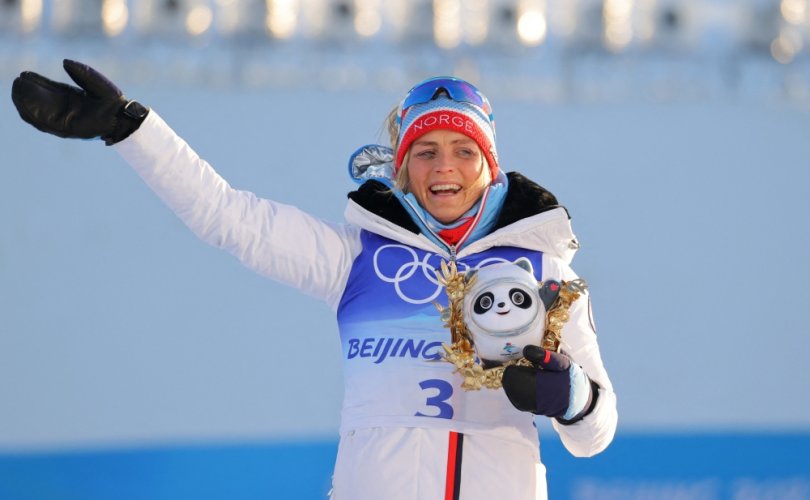 Бээжин-2022: Тереза Йохауг анхны алтан медалийг хүртлээ