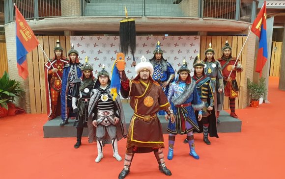 Монгол циркчид Испанийн тэмцээнээс хүрэл цом хүртжээ