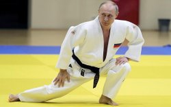 Путины жүдо бөхийн холбооны ерөнхийлөгчийн албан тушаалыг түдгэлзүүлэв