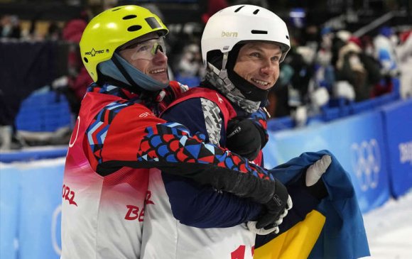 Орос, Украины тамирчид олимпийн наадмаар эв найртай тэврэлдэв