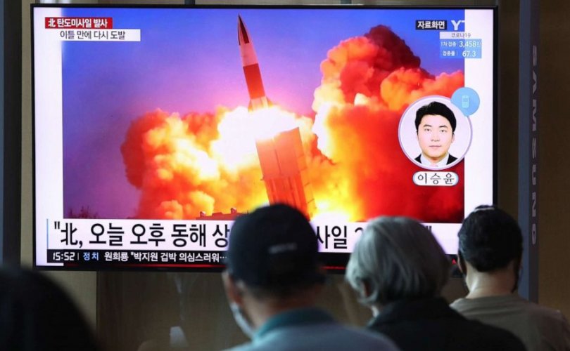 Хойд Солонгос зүүн эрэг рүү хоёр пуужин харважээ