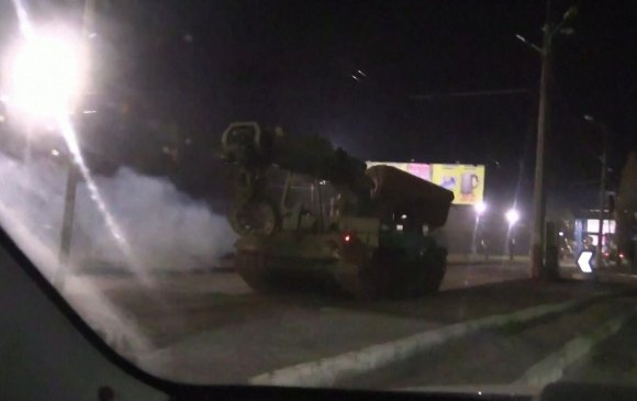 Донецк, Луганскт танк, хуягт тээвэрлэгчид гарч ирэв