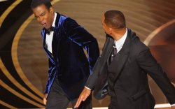 Уилл Смит Оскарын тайзан дээр Крис Рокыг алгадав