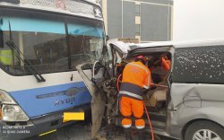 Автобусны жолооч осол гаргаж, нэг хүн нас баржээ