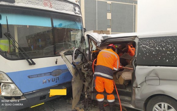 Автобусны жолооч осол гаргаж, нэг хүн нас баржээ
