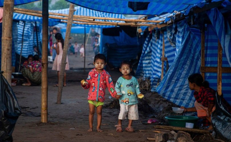 Мьянмарын цэргүүд мөргөлдөөний үеэр хүүхдүүдийг барьцаалжээ