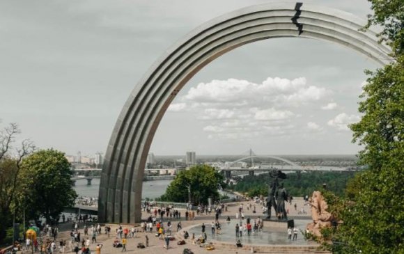 Киев дэх Орос, Украины найрамдлын хөшөөг буулгана