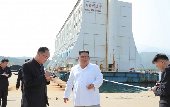 Хойд Солонгос дахь Сөүлийн эзэмшлийн зочид буудлыг нураажээ