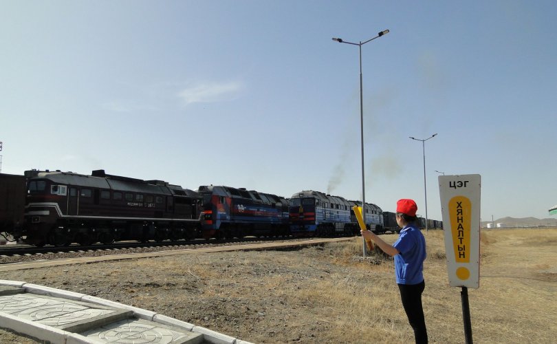 Улаанбаатар хотыг шатахуунаар хангадаг  Аршаант өртөөний ажилсаг хамт олон