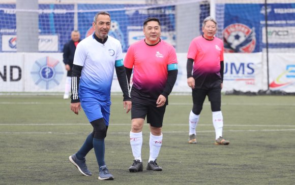 Дэлхийн хөлбөмбөгийн алдартнууд Монголд айлчиллаа