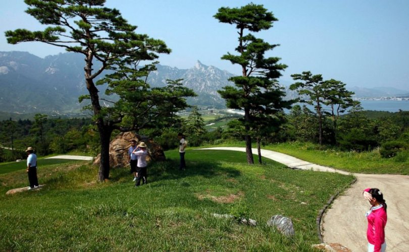 Хойд Солонгос: Өмнөдийн эзэмшлийн гольфын талбайг сүйтгэв