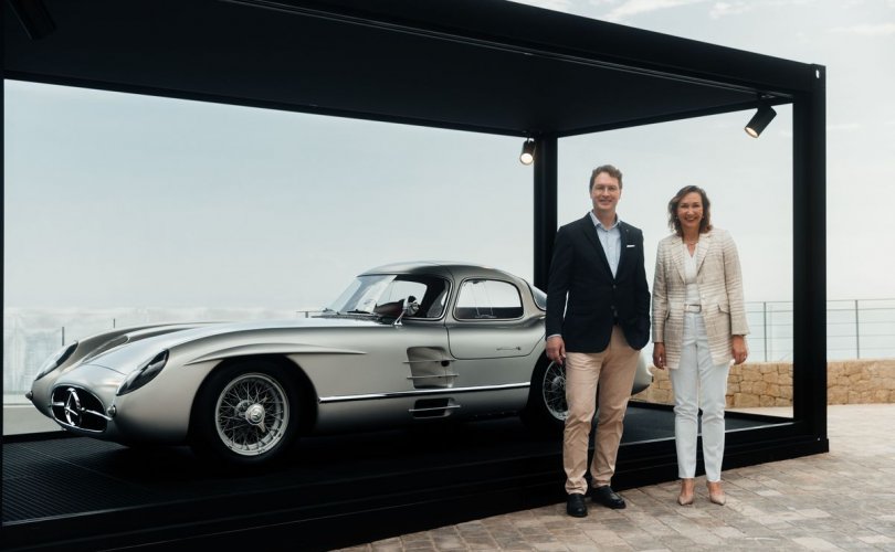 “Mercedes” дэлхийн хамгийн үнэтэй машиныг 142 сая доллараар заржээ