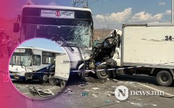 Автобустай мөргөлдсөн автомашины жолооч нас баржээ