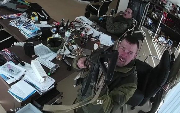 Оросын цэргүүд энгийн иргэдийг буудан хороож буй бичлэг ил болжээ