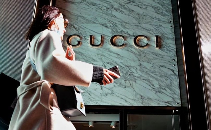 АНУ дахь "Gucci" брэндийн дэлгүүрүүд криптовалютаар төлбөр хүлээж авна