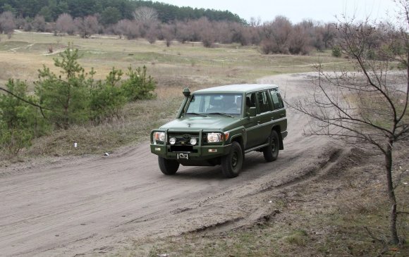 Их Британиас Украинд 20 гаруй “Toyota Landcruiser” машин өгнө