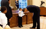 Обама өөрт нь “адис хүртээсэн” хүүтэй холбогдож, баяр хүргэв