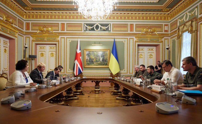 Их Британи: Украин цэргүүдийг бэлтгэнэ