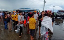 Филиппинд 165 хүн тээвэрлэж явсан гатлага онгоцод гал гарч, нэг хүн нас баржээ