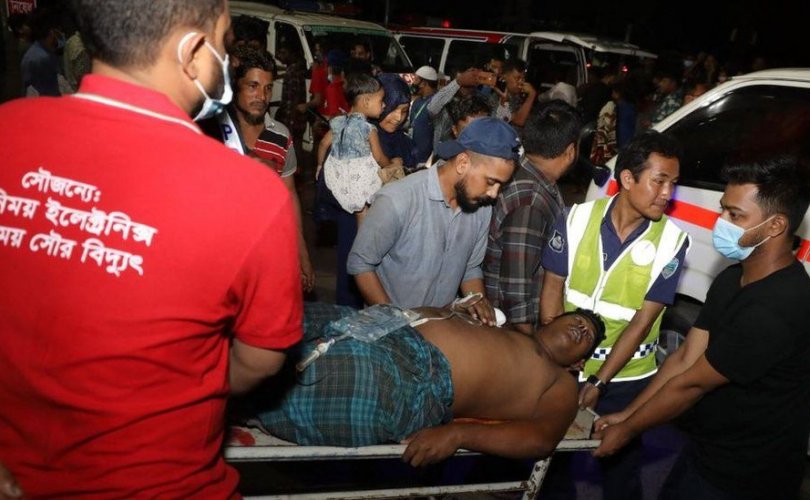 Бангладеш: Дэлбэрэлтийн улмаас олон хүн шархадлаа