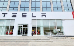 "Тесла" компани Өвөрмонголд анхны дэлгүүрээ нээлээ