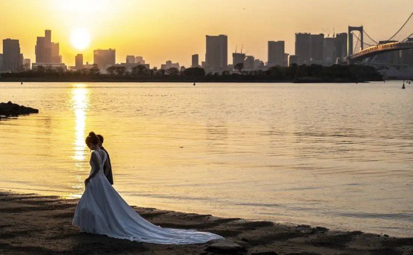 Японы хүн ам буурсаар байгаа ч залуус нь гэрлэх хүсэлгүй