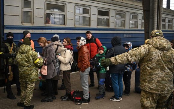 Украины дүрвэгсдийг нацистын лагерт үлдээх гэсэн үү?