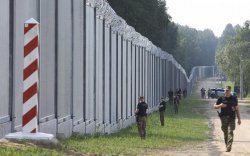 Польш: Оросын эсрэг тэмцлийн нэг хэсэг болгож хилийн хана босгожээ