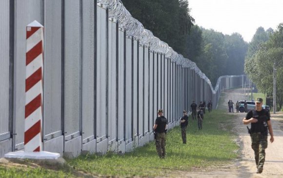 Польш: Оросын эсрэг тэмцлийн нэг хэсэг болгож хилийн хана босгожээ