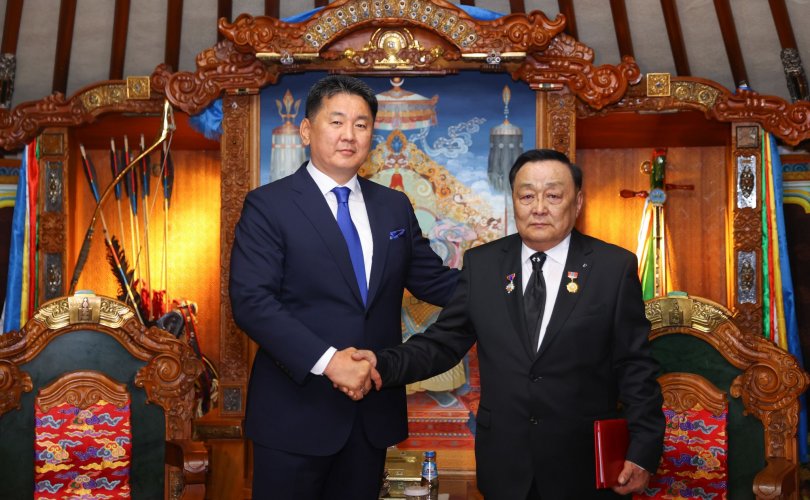 Монгол Улсын Ерөнхийлөгч шилдэг бүтээлүүдэд Төрийн шагнал хүртээв