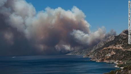 Грек: Түймрийн улмаас иргэдийг нүүлгэн шилжүүлэв