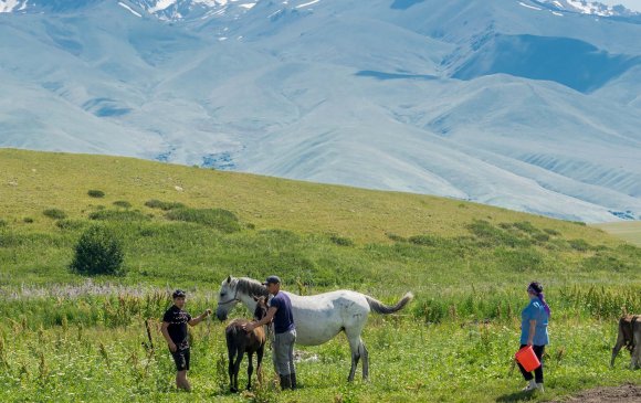 Кыргызстан улс айргаараа жуулчин татна
