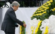 Япон: Атомыг бөмбөгдөлтөд амиа алдсан иргэдэд хүндэтгэл үзүүлэв