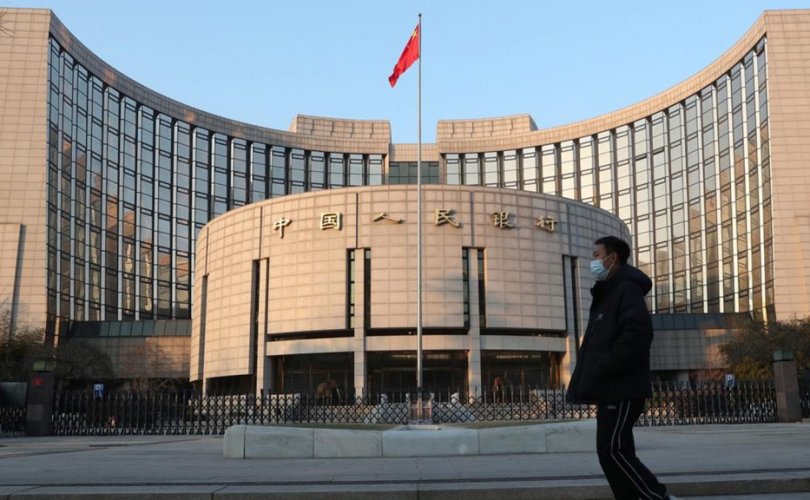 Хятад банкны системээс бэлэн мөнгөө татаж эхэллээ