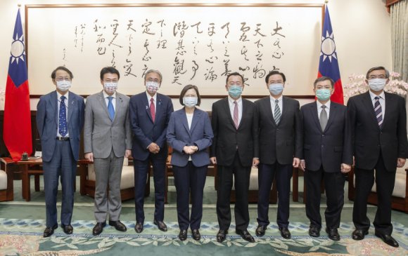 Японы хууль тогтоогчид Тайваньд айлчлав