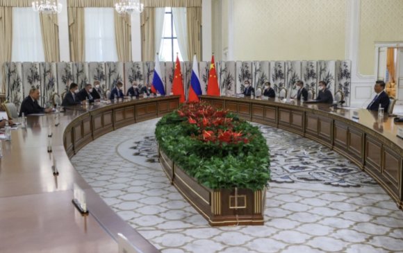 Орос-Хятадын харилцаанд Бээжин давамгайлж, Путин найр тавив