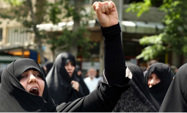 Иран: Эмэгтэйчүүдийн жагсаалын үеэр 8 хүн нас барав