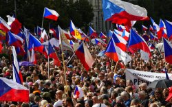 Чех улсад ЕХ, НАТО-г эсэргүүцсэн жагсаал болж байна