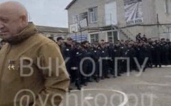 Украинд байлдах хоригдлуудыг сонгож буй бичлэг ил болжээ