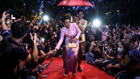 Тайландын хатан хааныг доромжилсон хэргээр хоёр жилийн хорих ял авчээ